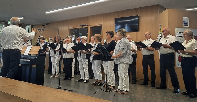 Nach 175 plus 2 Jahren gab der gemisch...n Gesangvereins sein Abschiedskonzert.  | Foto: Enya Steinbrecher