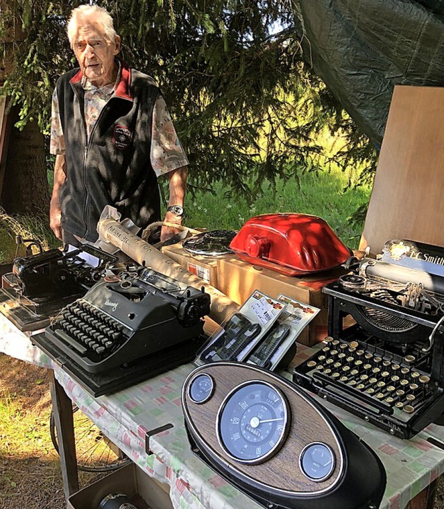 Paul Faller aus Falkau hatte einige besondere Schtzchen im Angebot.  | Foto: Hans-Jochen Kpper