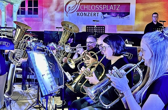 Nach zwei Jahren Corona-Pause spielte ...gen wieder sein Schlossplatz-Konzert.   | Foto: Joachim Rderer