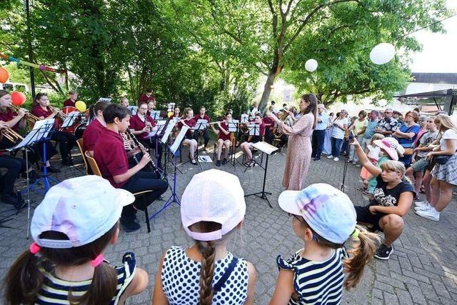 Der Musikverein aus Freiburg-Opfingen feiert sein Jubiläum vor großer Kulisse