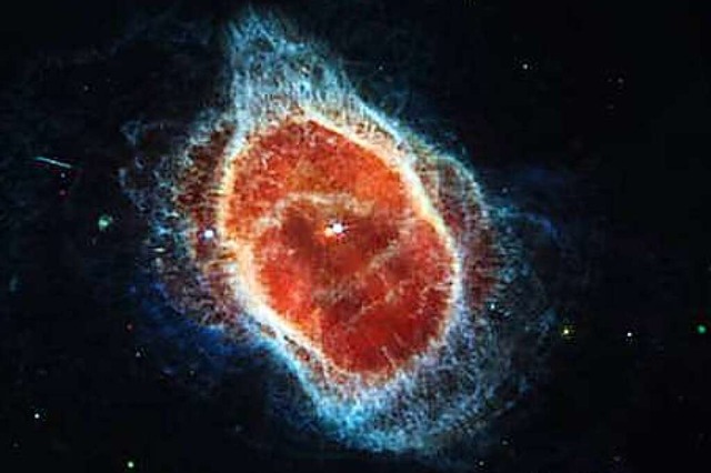 Hier ist der Sdliche Ringnebel im mittleren Infarot zu sehen.  | Foto: Space Telescope Science Institut (dpa)