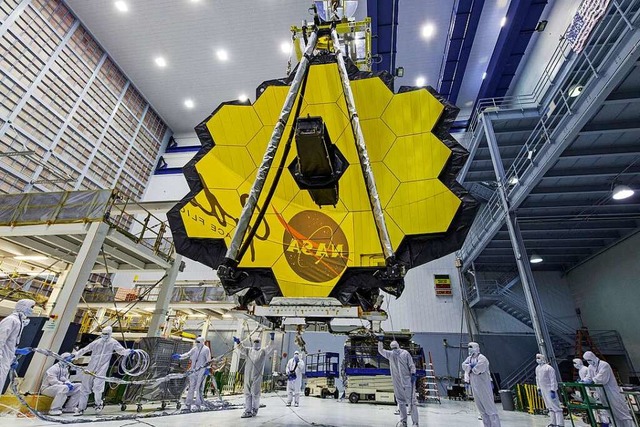 Das ist das neue James-Webb-Weltraumte...ckt es Fotos aus dem Weltall zur Erde.  | Foto: Laura Betz (dpa)