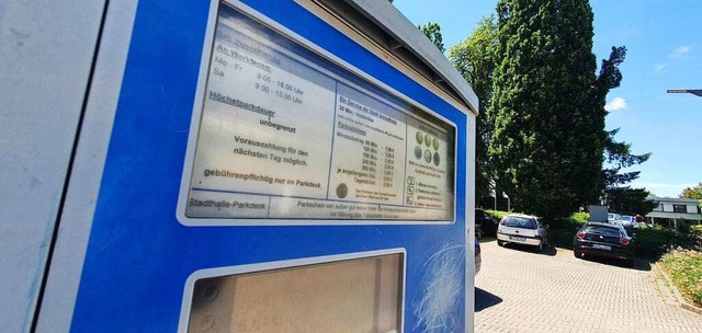 Genau hinschauen: Beim Kassenautomaten...rft Geld ein, obwohl er drauen parkt.  | Foto: Andr Hnig