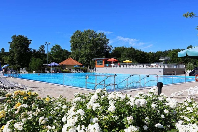 Das erleben die Mitarbeiter des Laguna... sich nur wenige Badegste im Freibad.  | Foto: Oliver Welti