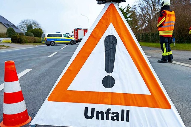 Bei einem Unfall auf der B31 bei Kirch...ne Autofahrerin verletzt (Symbolbild).  | Foto: Stefan Sauer (dpa)