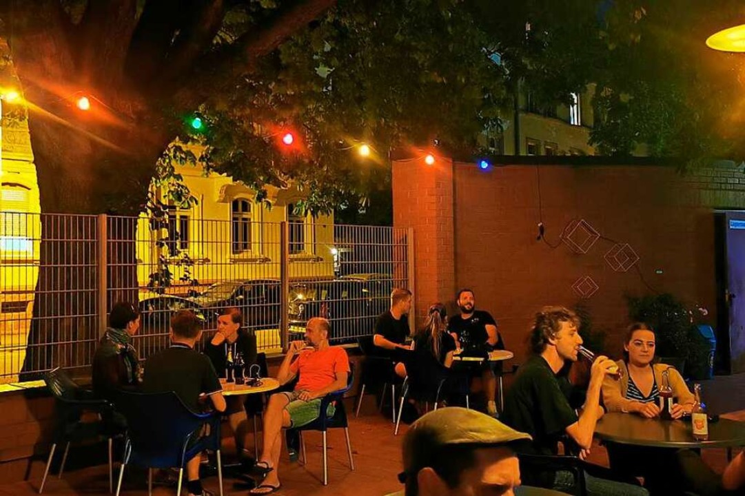 Die Poolbar hat auch einen Auenbereich.  | Foto: Martha Martin-Humpert