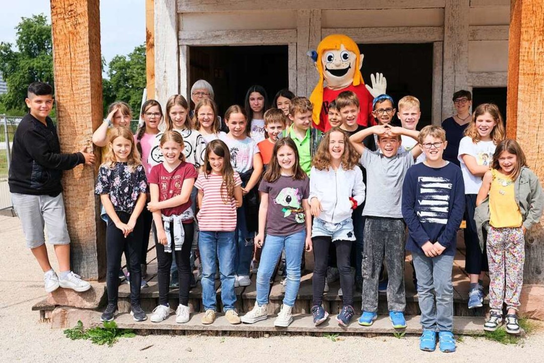 Die Klasse 4 der Grundschule Oberschop...ehrerin Miriam Ziegler (hinten links).  | Foto: Nina Witwicki