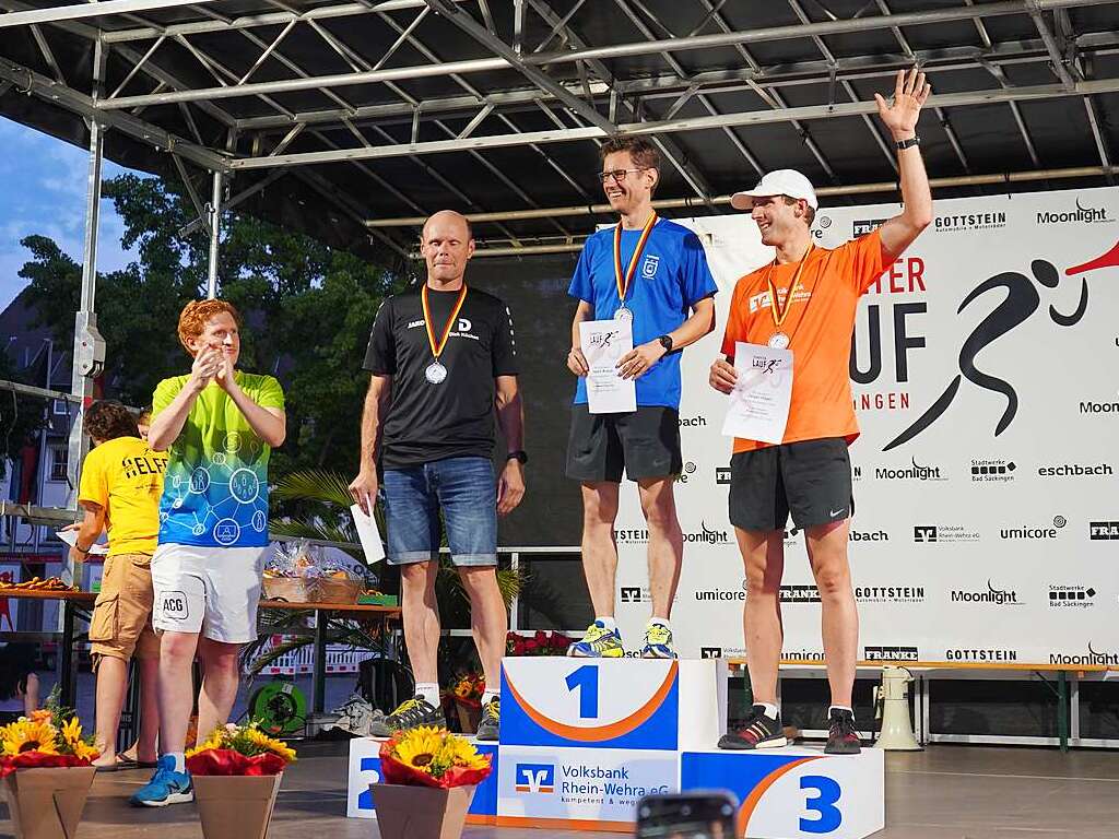 Gute Stimmung, khlende Rasensprinkler und Jubeln beim Zieleinlauf: Der Trompeterlauf war gut organisiert und lockte einige Zuschauer in die Altstadt.