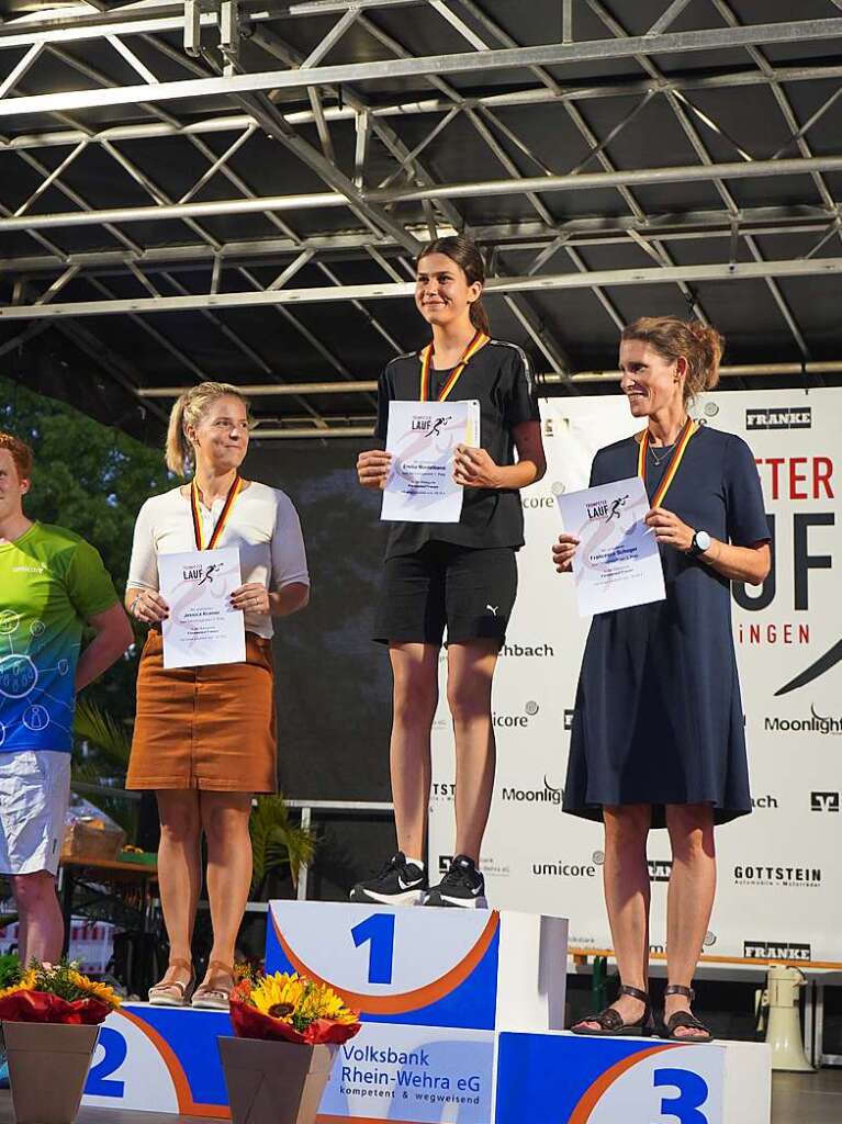 Gute Stimmung, khlende Rasensprinkler und Jubeln beim Zieleinlauf: Der Trompeterlauf war gut organisiert und lockte einige Zuschauer in die Altstadt.