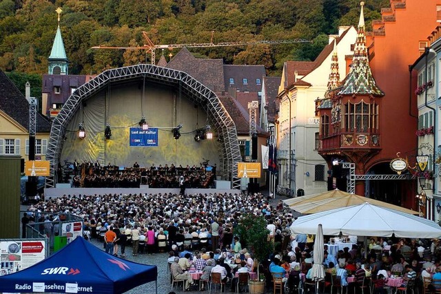 Die Mnsterplatzkonzerte finden an gle... 2007 der Auftritt des SWR-Orchesters.  | Foto: Ingo Schneider
