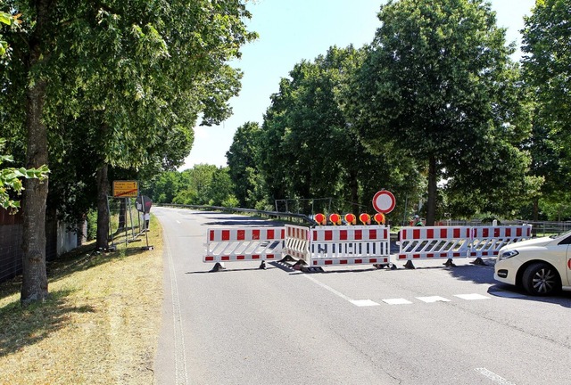 Gesperrt ist die ber die Autobahn fh...riss der heutigen Brcke beginnt.       | Foto: Daniel Hengst