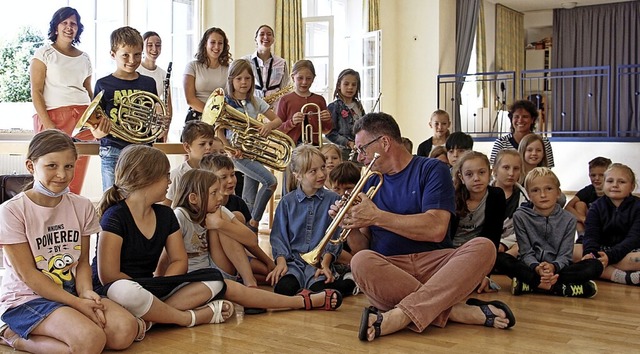 Instrumentenvorstellung mit Martin Bau...an-Grundschule in Knigschaffhausen.    | Foto: Ruth Seitz