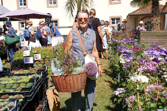 Die Diga hat am Freitag erffnet. Am W...ern und Gartenaccessoires einzudecken.  | Foto: Petra Wunderle