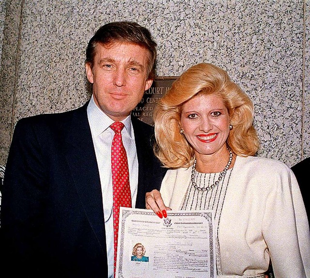 Ivana Trump 1988 mit Mann Donald  | Foto: Uncredited (dpa)