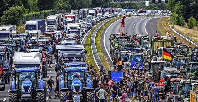 Protestaktion Ende Juni an der niederlndisch-deutschen Grenze  | Foto: Vincent Jannink (dpa)