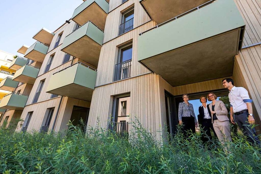 Bundesbauministerin Klara Geywitz (lin...t fr bezahlbares Wohnen (von rechts).  | Foto: Patrick Seeger/Stadt Freiburg