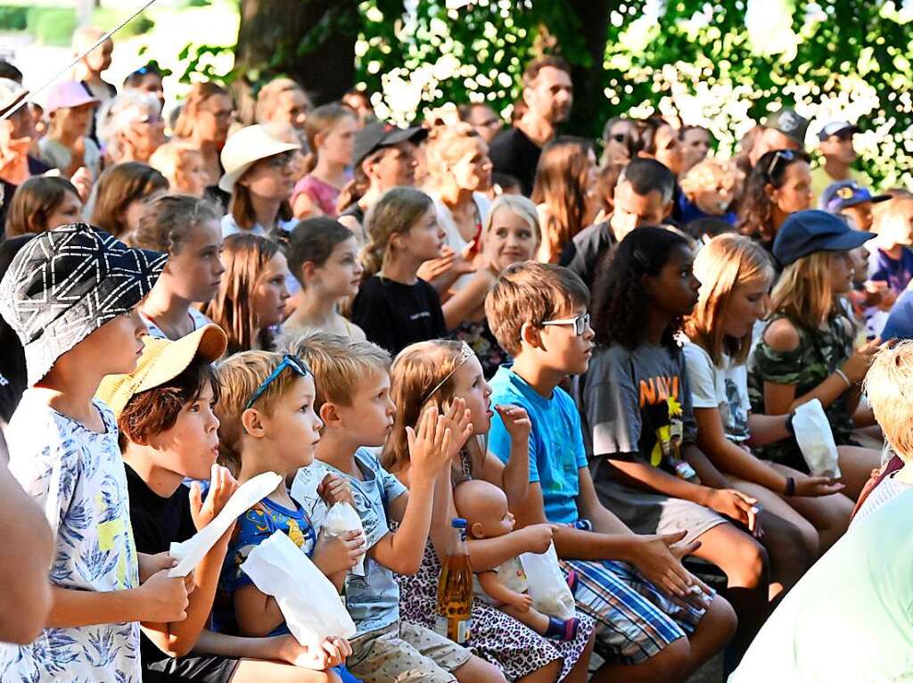 Der Staufener Kinder- und Jugendzirkus gibt wieder tolle Vorstellungen am Stadtsee. Diesmal ging es aufs Land. Die Premiere war umjubelt.