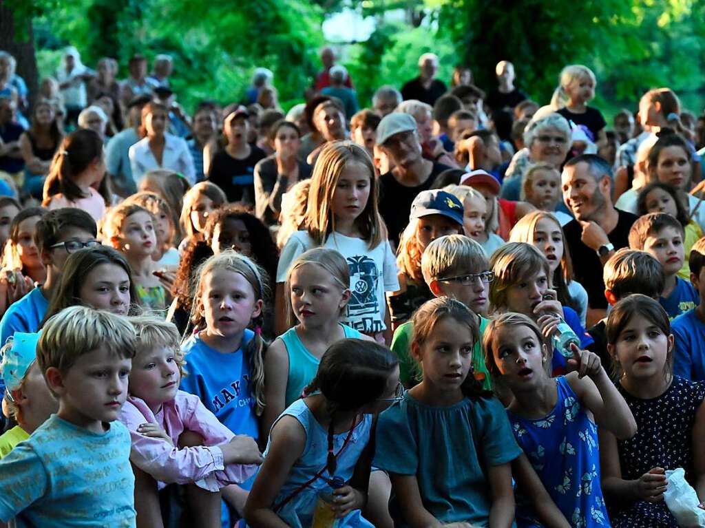 Der Staufener Kinder- und Jugendzirkus gibt wieder tolle Vorstellungen am Stadtsee. Diesmal ging es aufs Land. Die Premiere war umjubelt.