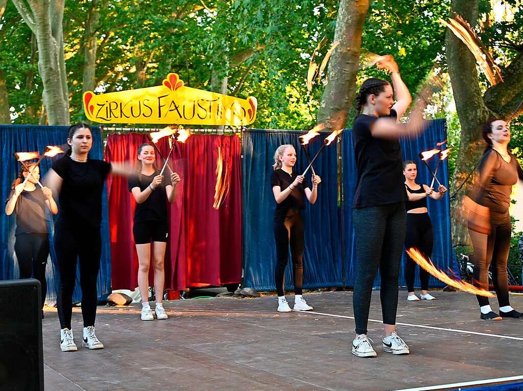 Der Staufener Kinder- und Jugendzirkus gibt wieder tolle Vorstellungen am Stadtsee. Diesmal ging es aufs Land. Die Premiere war umjubelt.