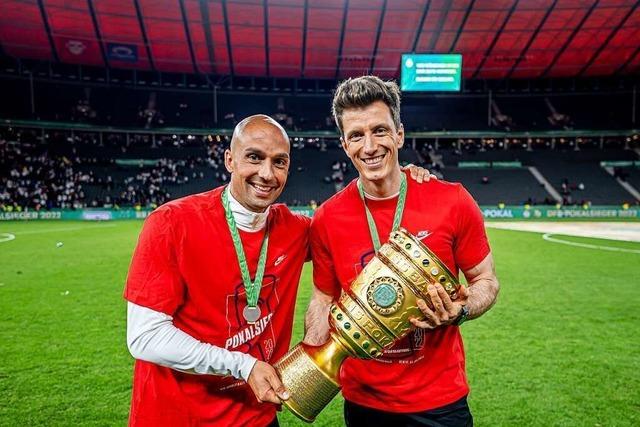 Als ein Südbadener den DFB-Pokal glücklich in seinen Händen hielt