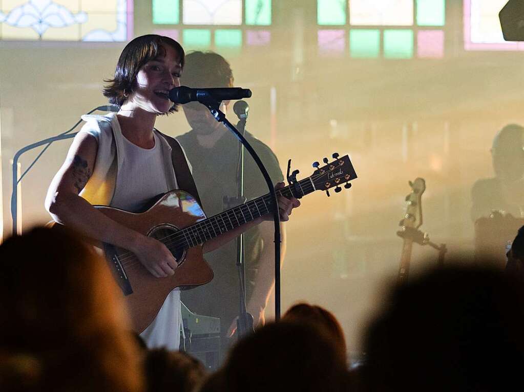 Ein Auftritt mit Blumen und Lotte hat am Samstag im Spiegelzelt musiziert.