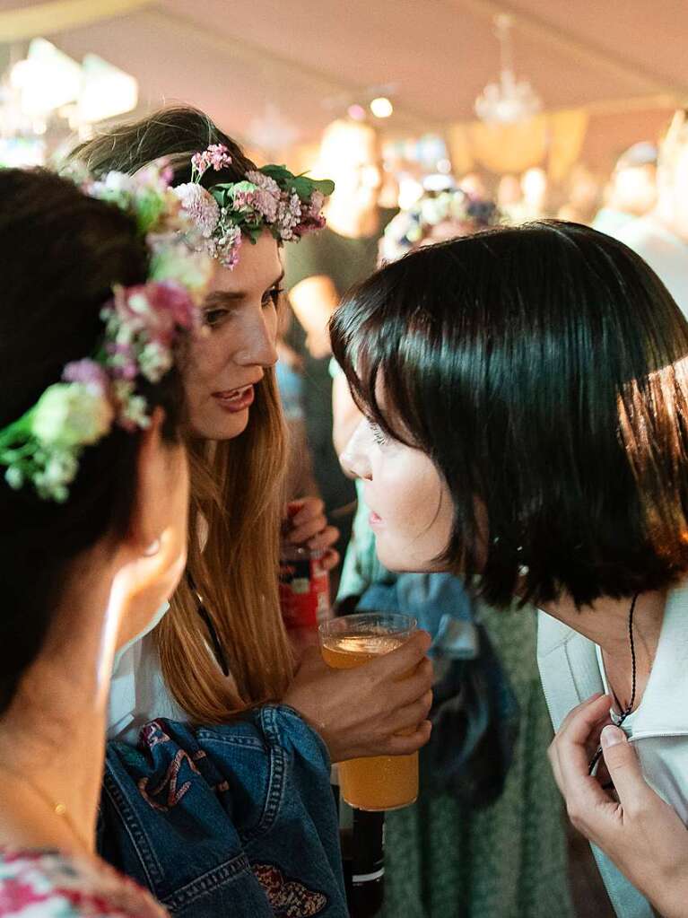 Ein Auftritt mit Blumen und Lotte hat am Samstag im Spiegelzelt musiziert.