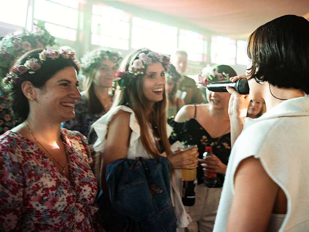 Ein Auftritt mit Blumen und Lotte hat am Samstag im Spiegelzelt musiziert.