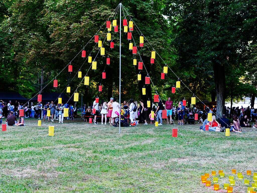 Sommer, Sonne und Temperaturen knapp unter 30 Grad Celsius waren die idealen Voraussetzungen fr das Lichterfest 2022 in Bad Krozingen.