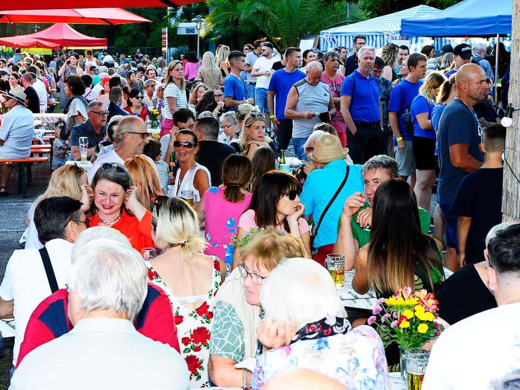 Sommer, Sonne und Temperaturen knapp unter 30 Grad Celsius waren die idealen Voraussetzungen fr das Lichterfest 2022 in Bad Krozingen.