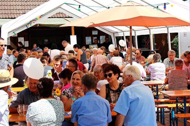 Im Schatten war kaum ein freies Pltzchen zu finden.  | Foto: Reiner Beschorner