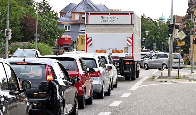 Wie kann die Verkehrssituation im Krei...nen Stau auf der B34 in Bad Sckingen.  | Foto: Susanne Eschbach