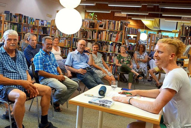 Ein aufmerksames Publikum fand der jun...; in der Schopfheimer Stadtbibliothek.  | Foto: Roswitha Frey