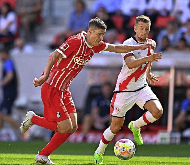 Roland Sallai (ganz links) bereitete g...n rechts) spielte gegen  Rennes stark.  | Foto: Achim Keller