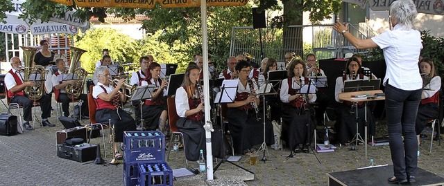 Der Musikverein Hochsal erffnete das &#8222;Summerfscht&#8220;.  | Foto: Michelle Gntert