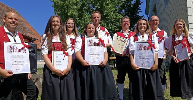 Die Geehrten der Trachtenkapelle Niede... Matthias Schrieder und Natalie Basler  | Foto: Peter Schtz