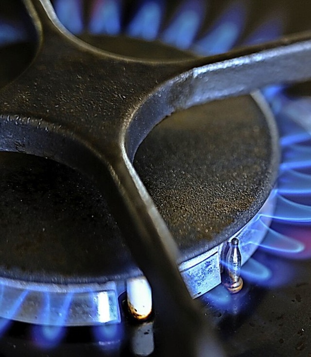 Die Gasflamme einer Kochstelle an einem Gasherd  | Foto: Patrick Pleul (dpa)