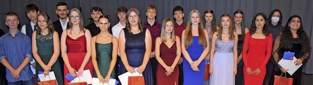 Besondere Leistungen haben diese Schul...en erbracht und bekamen dafr Preise.   | Foto: Walter  Holtfoth