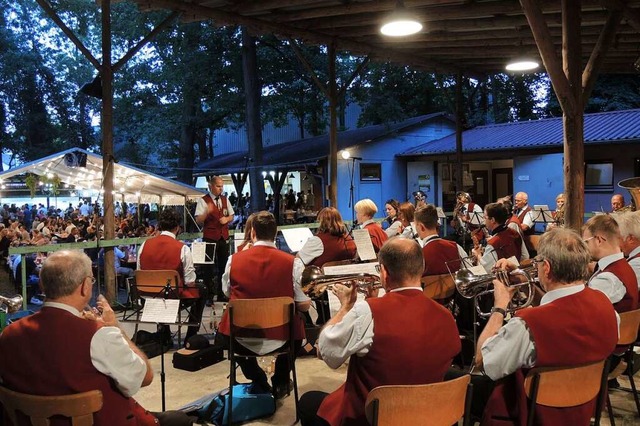 Die Bombacher Blasmusiker erffnen sei...en am Freitag das Waldfest in Sasbach.  | Foto: Roland Vitt