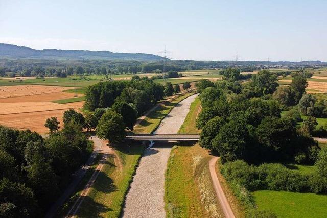 Drohne zeigt: Hitze lässt die Flüsse im Breisgau teilweise austrocknen