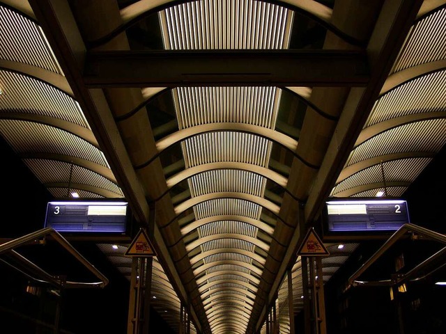 Eine Bahnsteigberdachung (Symbolbild)  | Foto: Thomas Kunz
