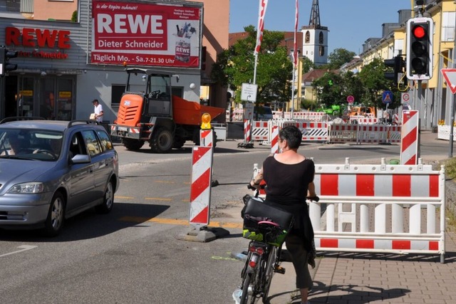 Die Baustelle im Bereich der Rosenstra...gut zwei Jahren den Verkehr stark ein.  | Foto: Joachim Mller-Bremberger