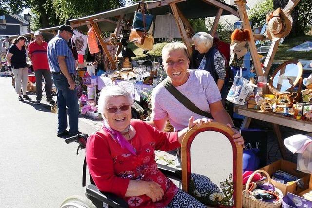 Flanieren und feilschen auf dem Flohmarkt