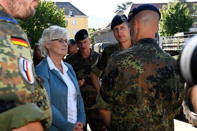 Verteidigungsministerin Lambrecht besucht Deutsch-Franzsische Brigade in Mllheim