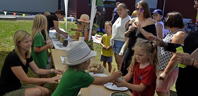 Frisches Brot, selbstgeschttelte Butt... Schnittlauch waren ein Gaumenschmaus.  | Foto: Christiane Sahli