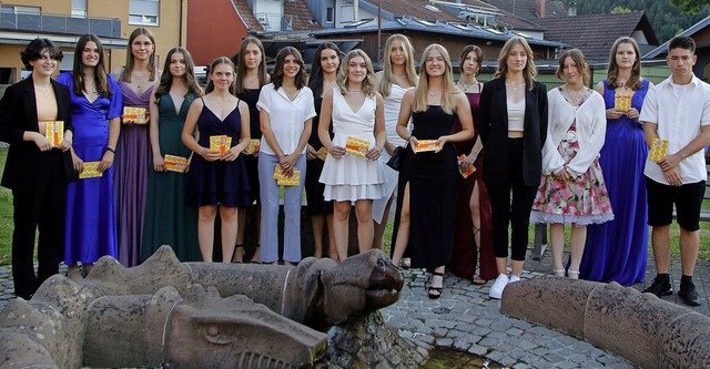 Extra am Brunnen platzierten sich die ... der Preistrger der Schule Seelbach.   | Foto: Heidi Fel