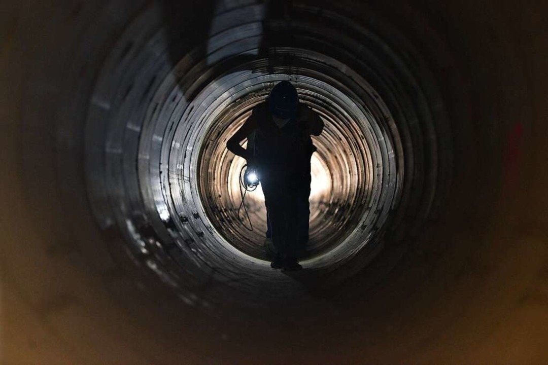 Der Tunnel, in dem die Kanalrohre verl...hat einen Durchmesser von 1,30 Metern.  | Foto: Rita Eggstein