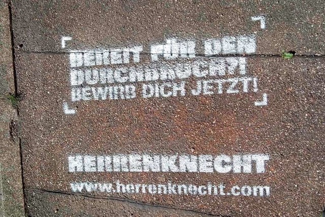 Acht solcher Graffiti wurden auf Gehwegen gesichtet.  | Foto: Privat