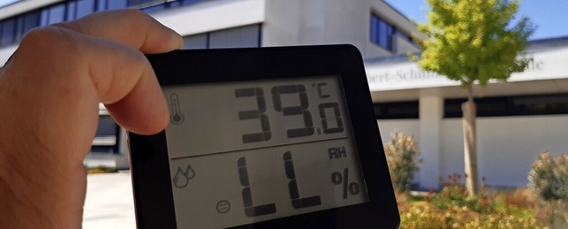 39 Grad zeigt das Thermometer vor der ...erricht bei solchen Temperaturen aus.   | Foto: Vlk, Melanie