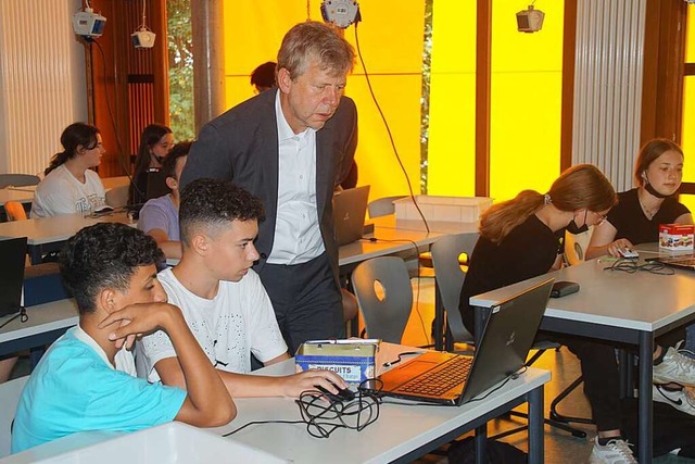 Thomas Hecht interessierte sich fr Pr...praktische Schularbeit in Herbolzheim.  | Foto: Ilona Huege