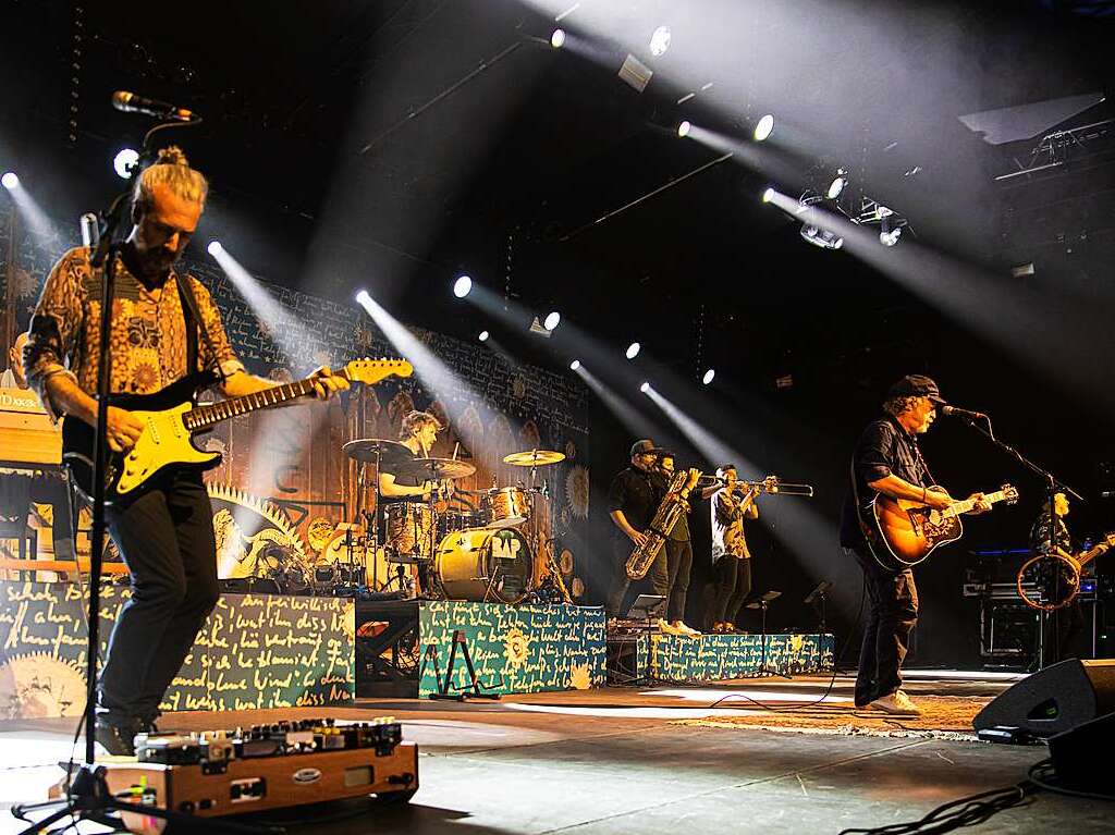 Bereits zum sechsten Mal zu Gast in Freiburg: Die Klner Band BAP um Snger Wolfgang Niedecken spielt im Zirkuszelt des Zelt-Musik-Festivals ein groes Konzert.